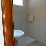 Com Piscina Junto A - *
