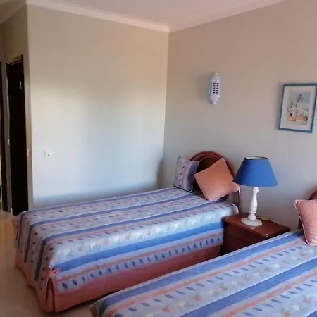 Apartamento Com Piscina Junto A -