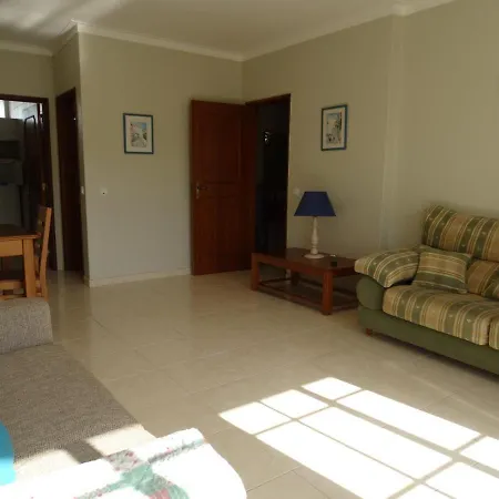Apartamento Com Piscina Junto A -