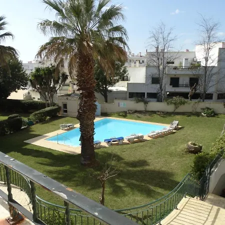Com Piscina Junto A - * Alvor