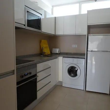 Apartamento Com Piscina Junto A -