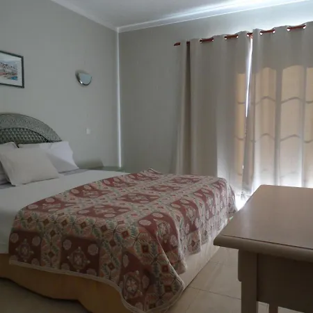 Apartamento Com Piscina Junto A - *