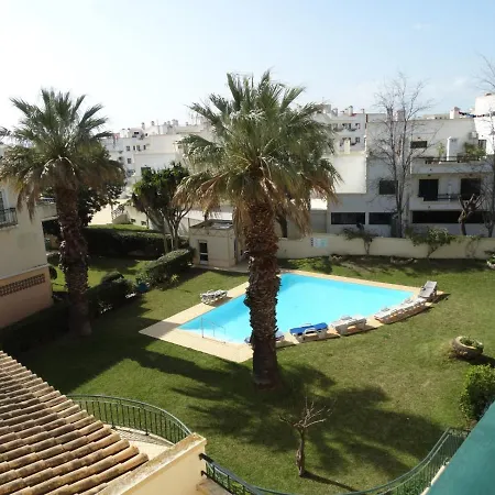 Com Piscina Junto A -