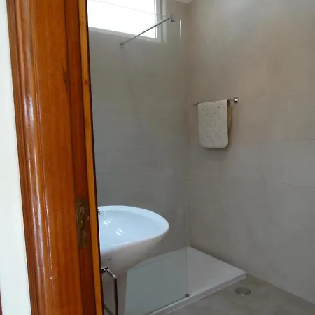 Com Piscina Junto A - *