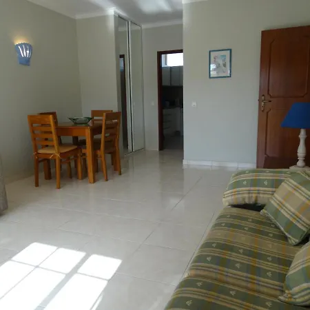 Com Piscina Junto A - Alvor