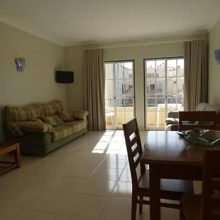 Com Piscina Junto A - Alvor