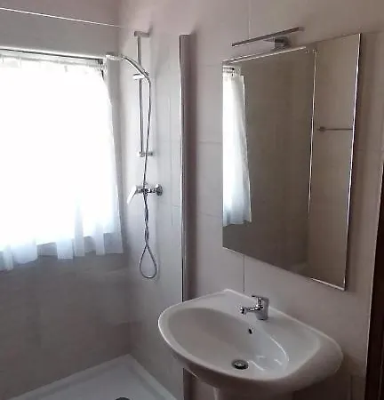 Com Piscina Junto A - *